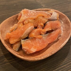 Брюшки лосося слабосолёные